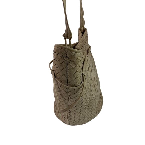 Madras Made in Italy Woven Leather Soft Bucket Bag Purse - Picture 4 of 9